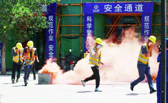 建筑施工领域开展“安全生产月”活动走笔